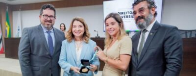 DEPUTADA IRACEMA VALE É HOMENAGEADA COM MEDALHA LIBERDADE E PROFERE PALESTRA SOBRE PRESENÇA FEMININA EM ESPAÇO DE PODER