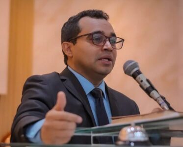 David Colaço é mantido como vice de Dinair em Timon, mesmo com rejeição da igreja