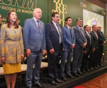 FAMEM LIDERA PREFEITAS E PREFEITOS NA XXV MARCHA A BRASÍLIA EM DEFESA DOS MUNICÍPIOS
