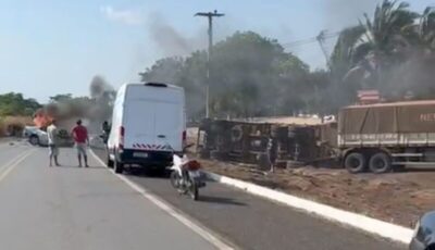 Colisão entre carreta e Corolla deixa quatro mortos no interior do Piauí