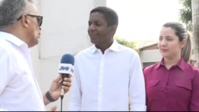 Josivaldo JP recebe homenagem pelo aniversário sob louvação a Deus