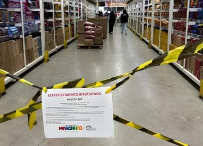 Vigilância Sanitária interdita supermercado do Grupo Mateus em São Luís após encontrar graves irregularidades, incluindo um rato em decomposição no local
