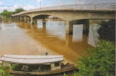 Com tantas pontes caindo e interditadas, não seria melhor trazer de volta o transporte fluvial?