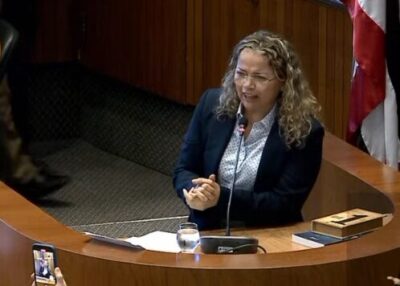 Para deputada evangélica, Felipe Camarão não está encantado por Flávio Dino, mas possuído