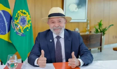 Lula sanciona lei que restringe uso de celulares nas escolas do Brasil