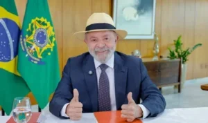 Lula sanciona lei que restringe uso de celulares nas escolas do Brasil