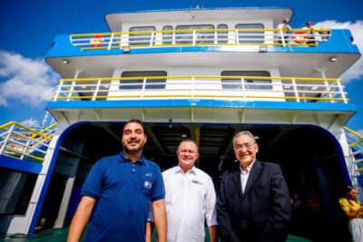 Brandão entrega mais um ferryboat para travessia entre a Ponta da Espera e o Cujupe