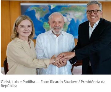 Lula dá posse a Gleisi na articulação política e a Padilha na Saúde