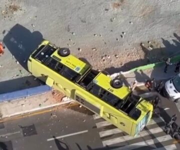 Vídeo: Ônibus e caminhão tombam em grave acidente em São Luís