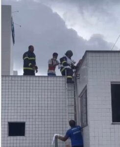 Bombeiro resgata recém-nascido durante incêndio na Maternidade Natus Lumine, em São Luís