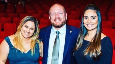 CASA DE FERREIRO ESPETO DE PAU: Senadora Ana Paula esposa de Othelino pratica nepotismo empregando cunhada