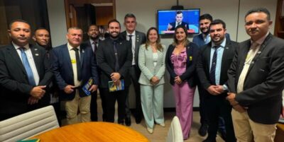 Detinha recebe em seu gabinete em Brasília uma comitiva de vereadores do município de Viana