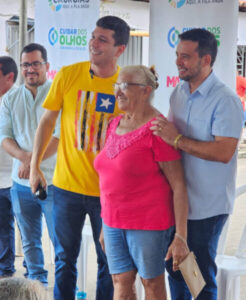Prefeito Bira recebe secretário de Estado de Saúde que participa da entrega de 300 óculos em Graça Aranha