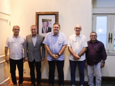 Prefeito Kleber Tratorzão discute certificação do abacaxi com secretário de Estado de Governadoria para o produto pode alcançar o mercado internacional