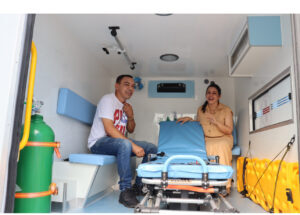 Prefeito Aurélio da Farmácia recebe ambulância oferecendo melhores serviços na Saúde Pública de Pio XII
