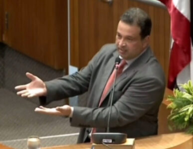 VÍDEO: Adelmo Soares insinua que Othelino traiu Weverton por suplência da esposa no Senado e que ele tem atrapalhado Camarão