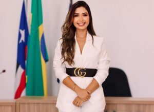Fernanda Vieira toma posse como vereadora de Santa Helena