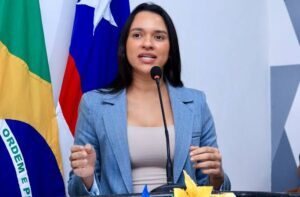 Vídeo: Naila Gonçalo anuncia a entrega de uniformes e materiais escolares para toda a rede municipal de Bacabeira