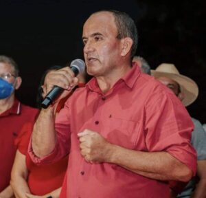 Prefeito Antonio Coelho participa de solenidade e recebe câmara refrigeradora para auxiliar no combate ao COVID-19