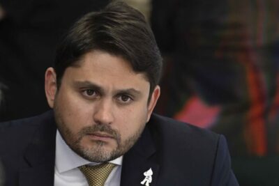 Juscelino decide pedir demissão a Lula após ser denunciado pela PGR
