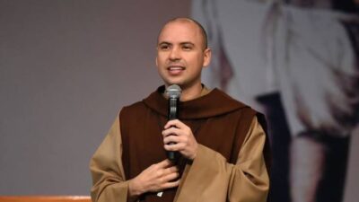 Com um discurso mais radical, Frei Gilson mobiliza mais de 1 milhão de fiéis em madrugadas de oração