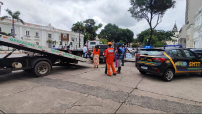 Prefeita Vanderly, de Anapurus, tem carro rebocado em São Luís