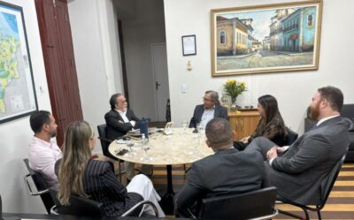 Desembargador Raimundo Barros visita Corregedoria e compartilha trajetória na magistratura