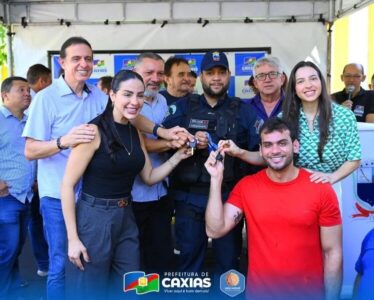 Prefeitura de Caxias entrega 16 veículos para reforçar segurança e saúde no município