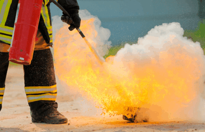 Justiça obriga rede de supermercados a contratar bombeiros civis
