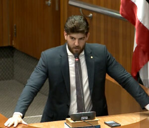 Davi Brandão enquadra Othelino Neto em discurso e faz convite para visitarem obras do governo