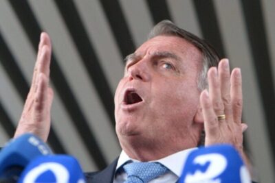 PGR arquiva investigação de fraude no cartão de vacina de Bolsonaro