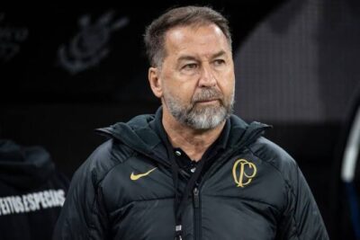 Presidente do Corinthians, Augusto Melo, é afastado temporariamente após votação do impeachment