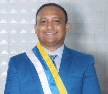 Em Bacuri, Hominho anuncia antecipação do salário de servidores com pagamento antes do carnaval