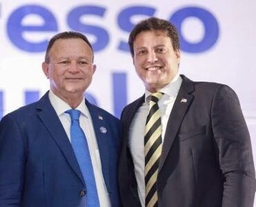 Brandão viaja à Europa e Felipe Camarão assumirá o governo em meio a clima de tensão política