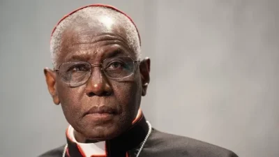 Versículo bíblico gera teoria apocalíptica sobre papa negro e 8º rei; entenda