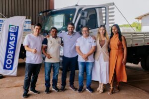 Pedro Lucas entrega caminhão 3/4 para agricultura familiar de Jatobá e reforça parceria com o prefeito Léo do Banco