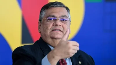 Ministro Flávio Dino manda suspender R$ 4 bi em emendas e PF apurar manobra do Congresso