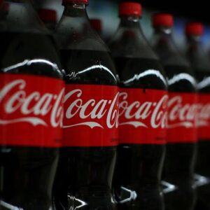 Fábrica da Coca-Cola no Ceará tem produção de refrigerantes interrompida após suspeita de contaminação