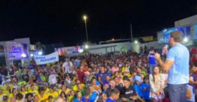 “Para ser político, tem que gostar de gente, e eu garanto que gosto”, afirma Gentil Neto ao visitar comunidades de Caxias