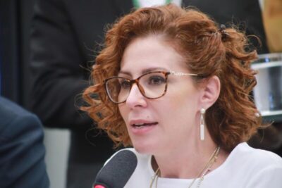 Moraes aciona Ministério da Justiça para extraditar Carla Zambelli