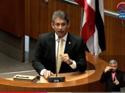 Vídeo:  Osmar Filho e Othelino Neto homenageiam deputado denunciado por corrupção pela PGR