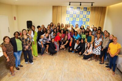 Servidoras prestigiam homenagem realizada pela Câmara