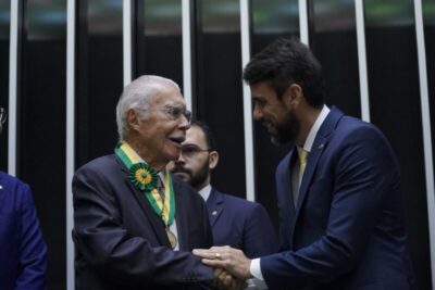 Pedro Lucas homenageia José Sarney nos 40 anos de redemocratização