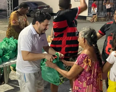 Dr. Joel distribui peixes de qualidade em bairros de São Luís, na Semana Santa