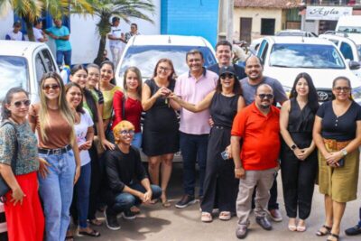 Prefeito entrega nova frota de veículos para otimizar serviços…