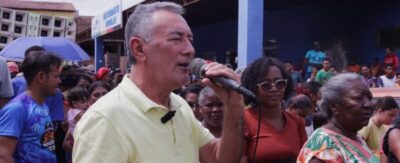 PREFEITO CARRINHO ENTREGA 4 TONELADAS DE PEIXE A POPULAÇÃO
