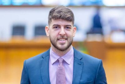 Davi Brandão enquadra Othelino Neto em discurso e faz convite para visitarem obras do governo