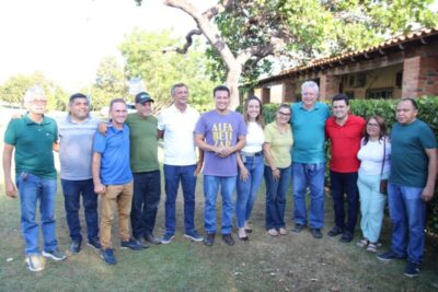 Ferdinando Coutinho é ouro na Educação e recebe prêmio das mãos do governador em exercício