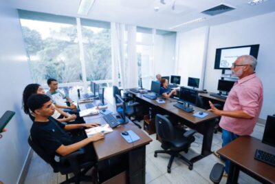 Escola do Legislativo promove cursos nas áreas de informática e eletricidade