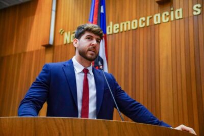 Davi Brandão enquadra Othelino Neto em discurso e faz convite para visitarem obras do governo
